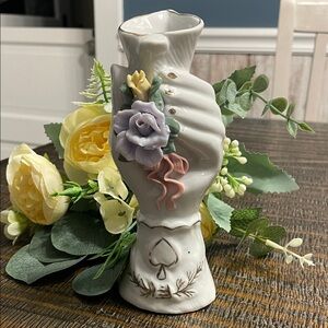 A Pretty Vintage 1950s Porcelain Hand Holding Vase, Cornucopia, Lavender Rose